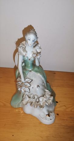 Figurka porcelanowa Stipo romanska
