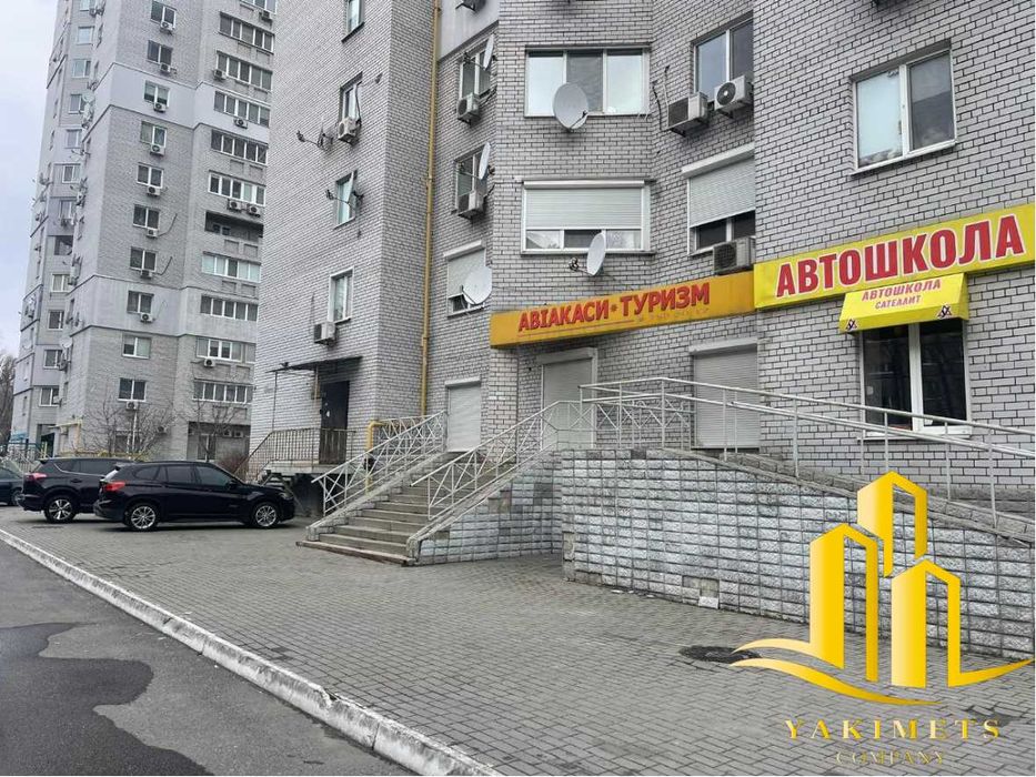 Продаж офісного приміщення 112 кв.м. на 1 поверсі на вул. Космічна 3