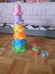 Wieża z foremek , sorter i kostki Fisher price zabawki dla dzieci