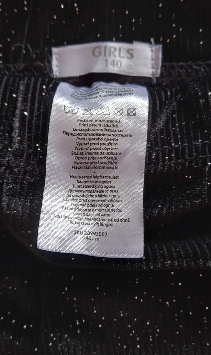 Czarne prążkowane leginsy z drobinkami srebrnego brokatu r 140cm Girls