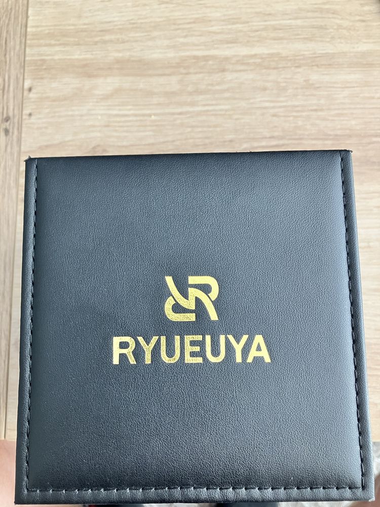 Zegarek / Etui RYUEUYA do Apple Watch 44–45 mm