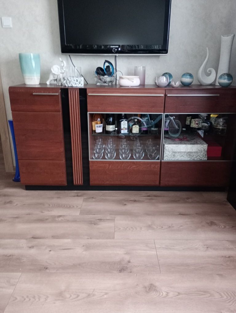 Zestaw-szafa z komodą i półka