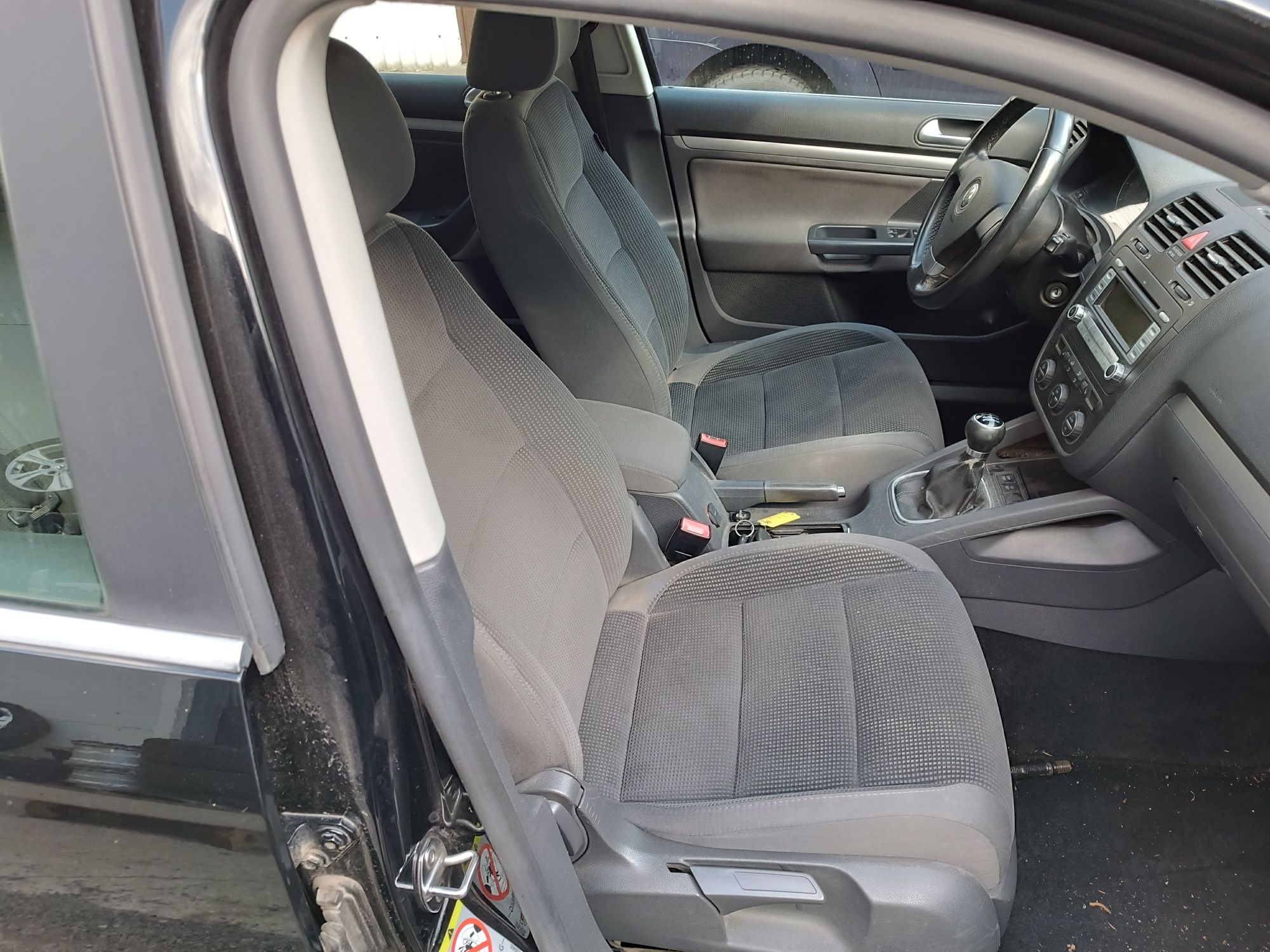 Vw Golf V Kombi - Fotele przód grzane + kanapa + boczki EUR