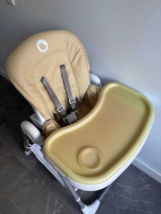 Cadeira alta para bebé – Dobrável e prática