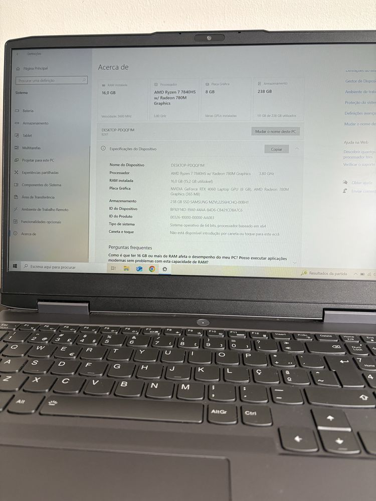 Portátil Lenovo LOQ Gaming Ryzen 7 16GB/256
