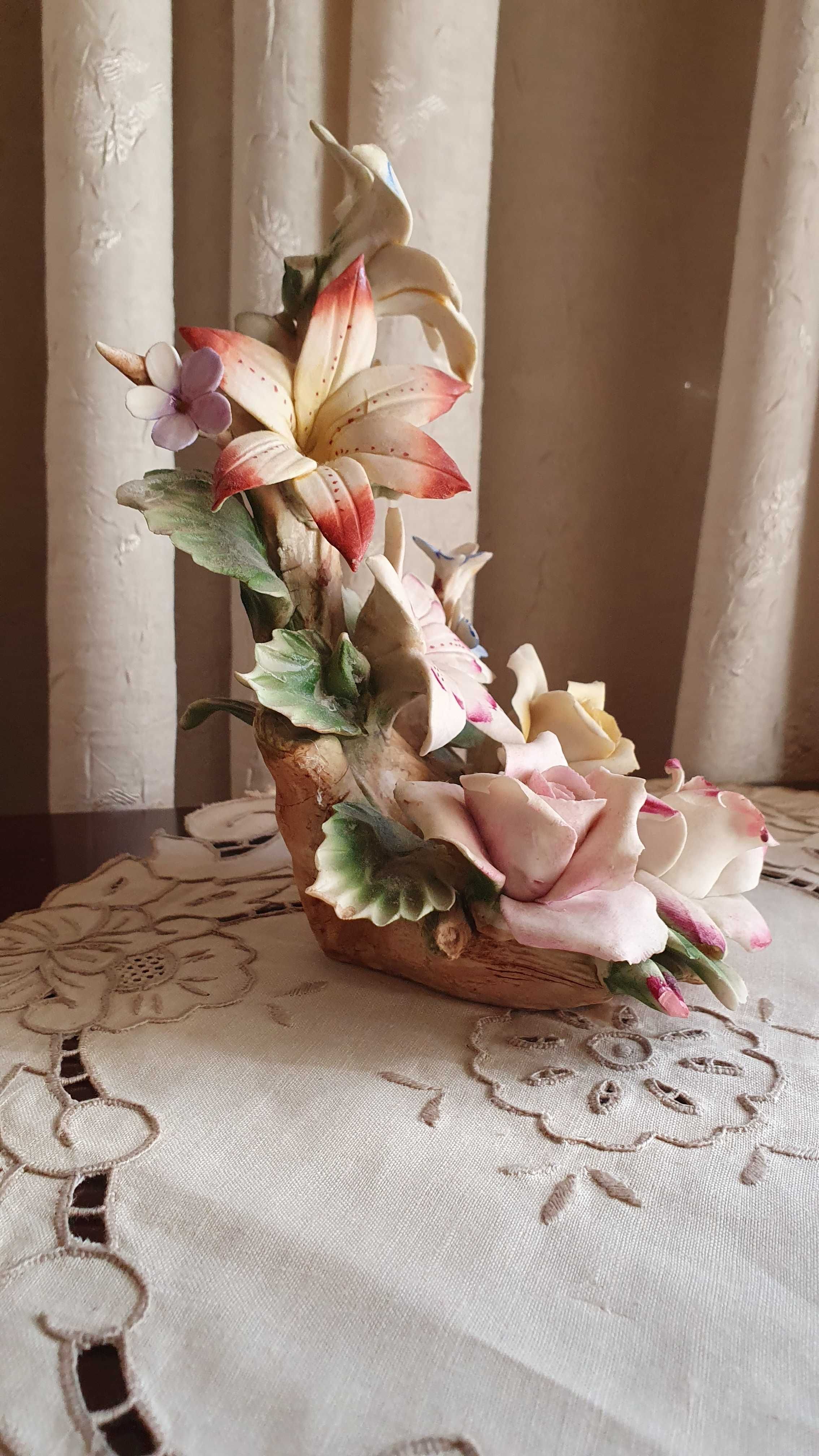 Vintage Capodimonte Porcelana Flores, Made in Italy.