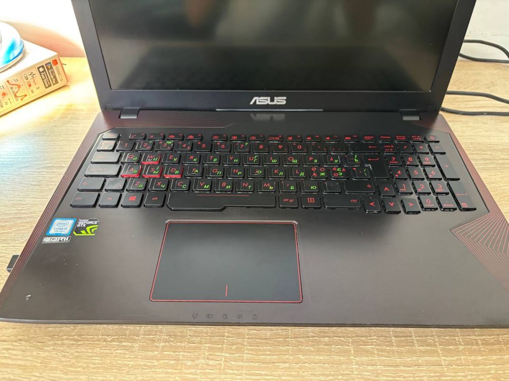 ігровий ноутбук asusFX553V
