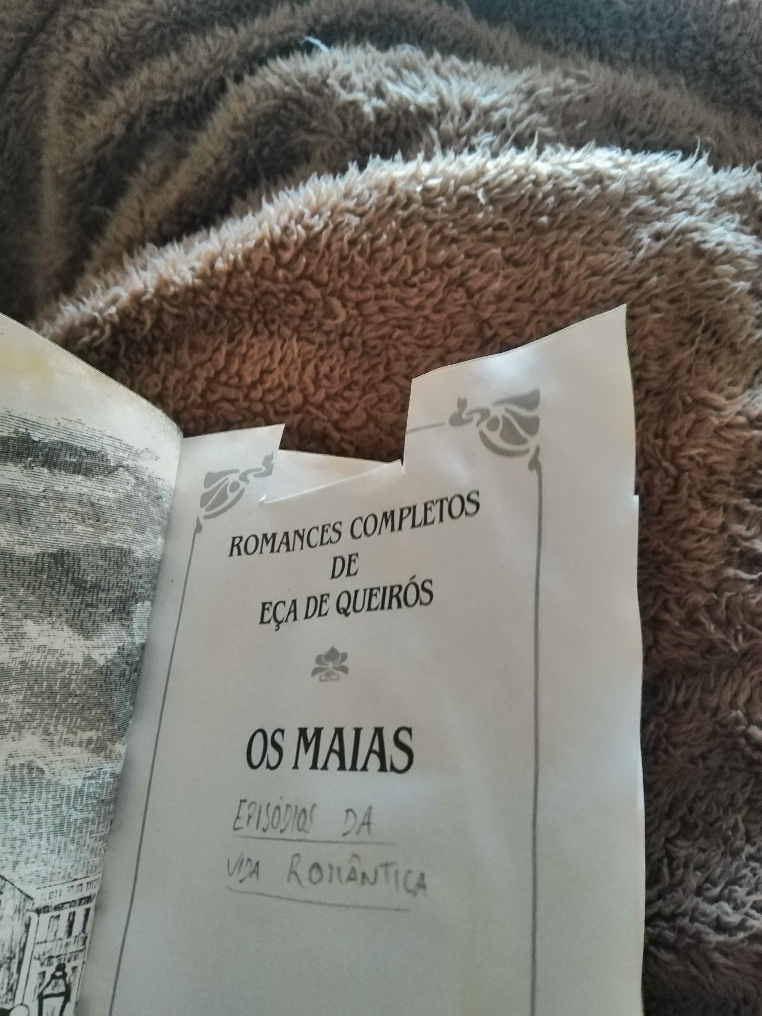 Livro 'Os Maias' de Eça de Queirós