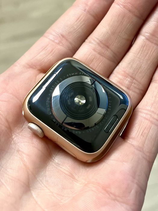 Apple Watch Series 5 40mm Rose Gold, хорошее состояние