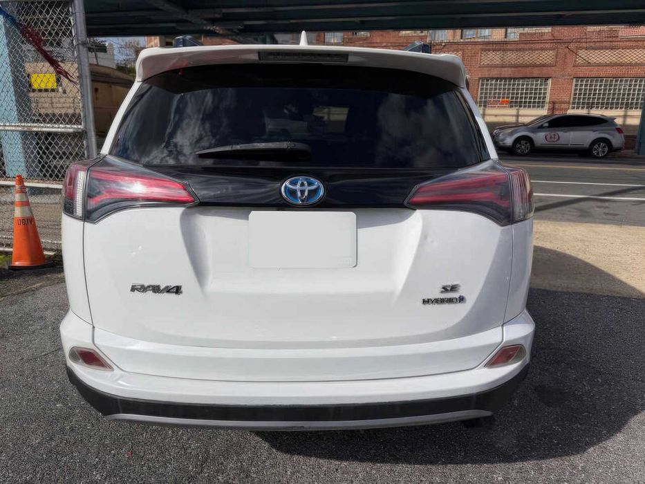 Toyota RAV4      2017