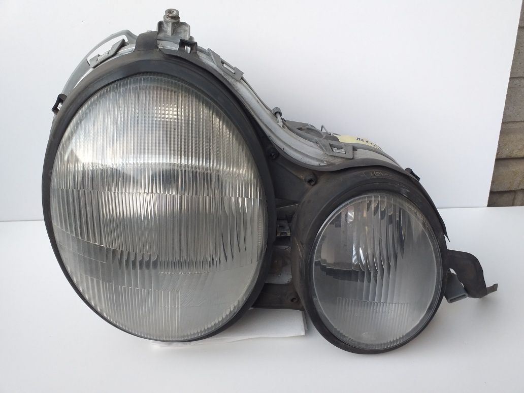 Lampa przednia prawa Mercedes W 210 E klase