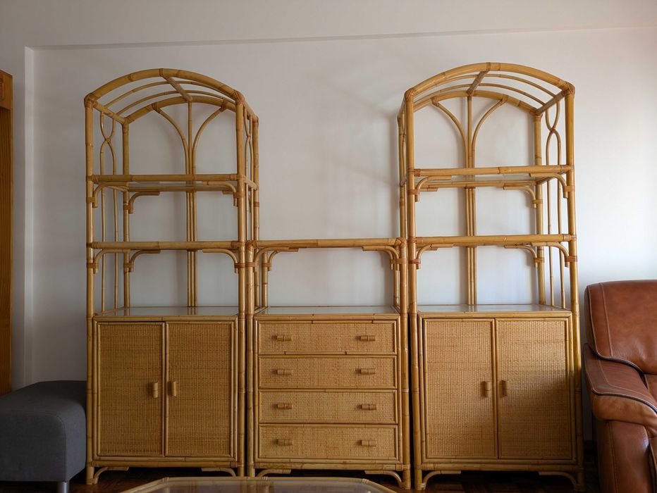 estante em bambu + mesa de centro