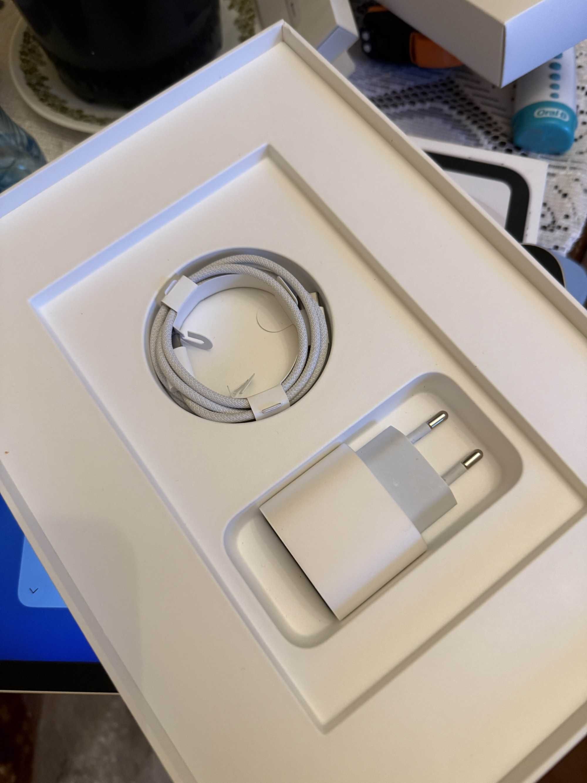 iPad 10 generacji 256 GB + etui