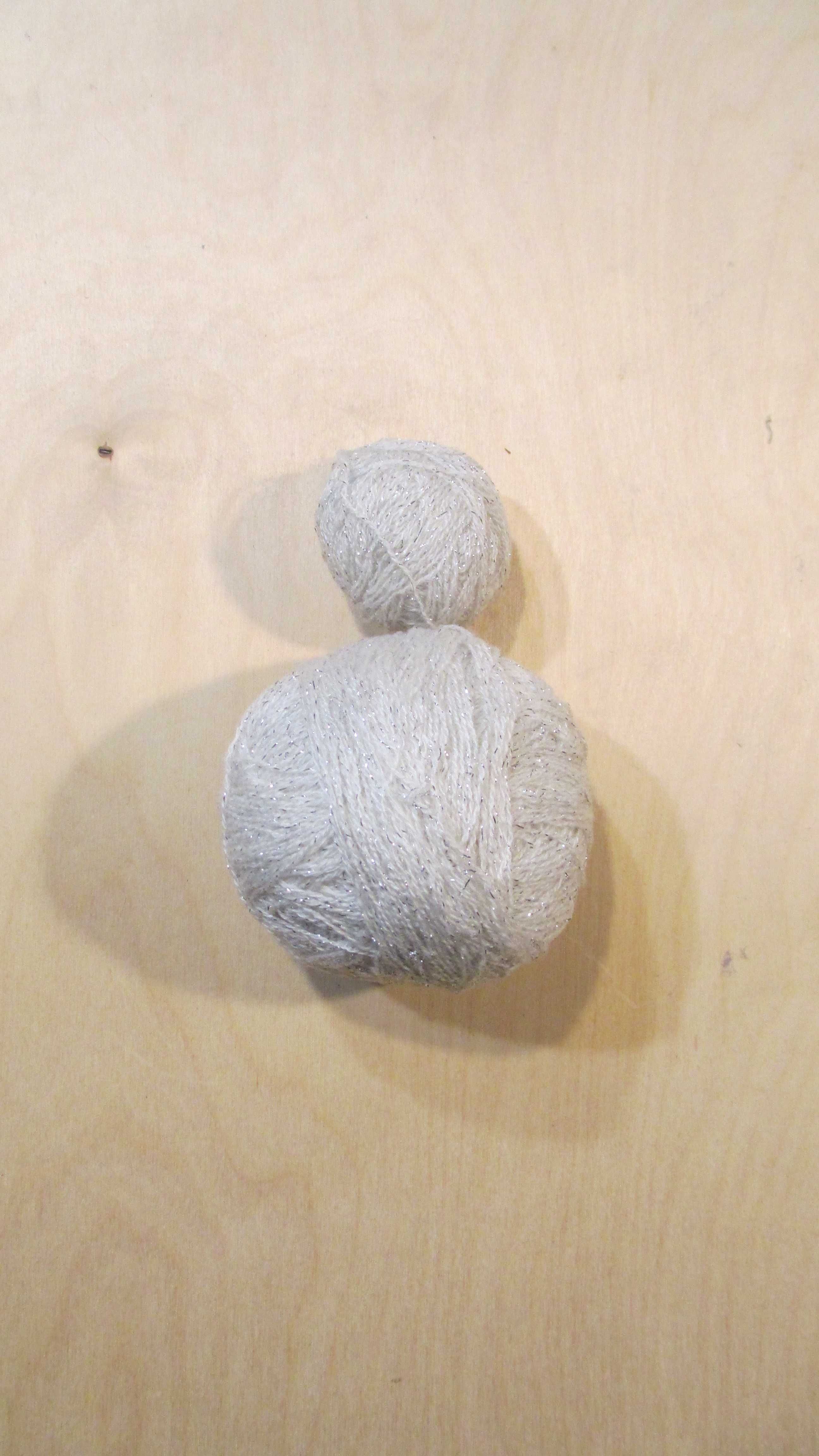 Нитки для вязания шерсть с люрексом белые. 90 грамм