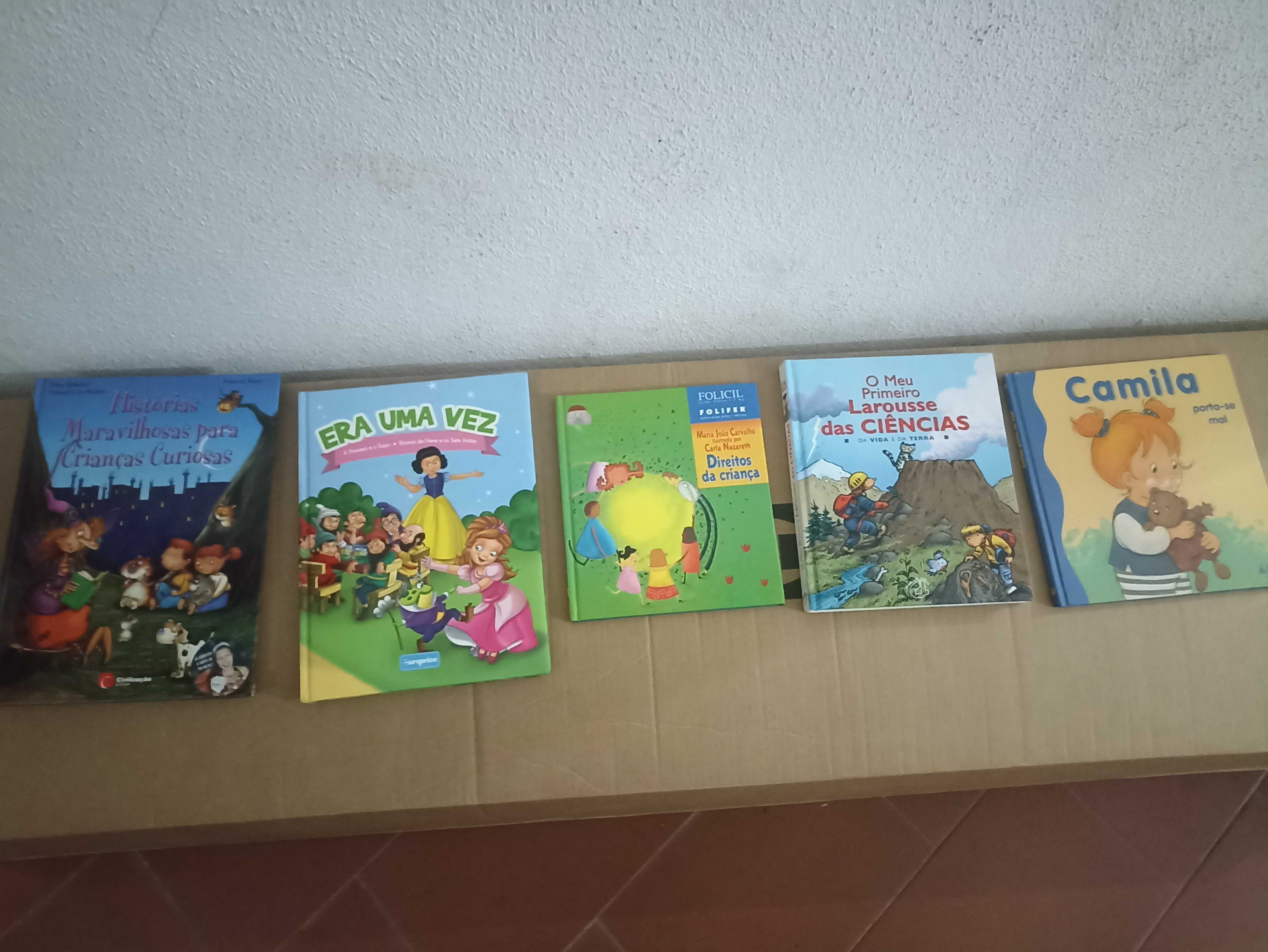 Livros infantis variados