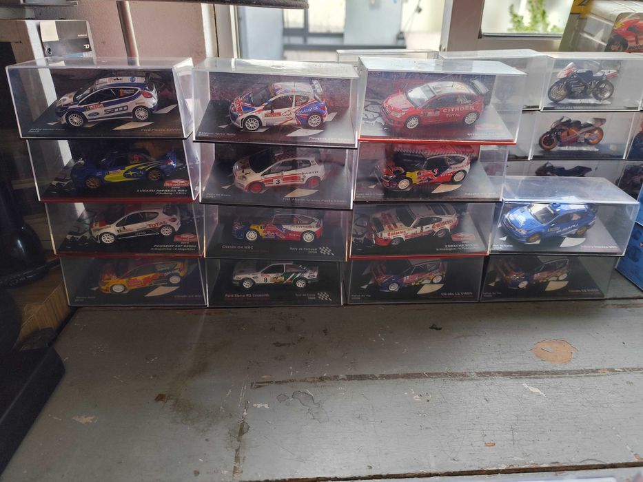 Carros miniatura do Mundial de Rallyes