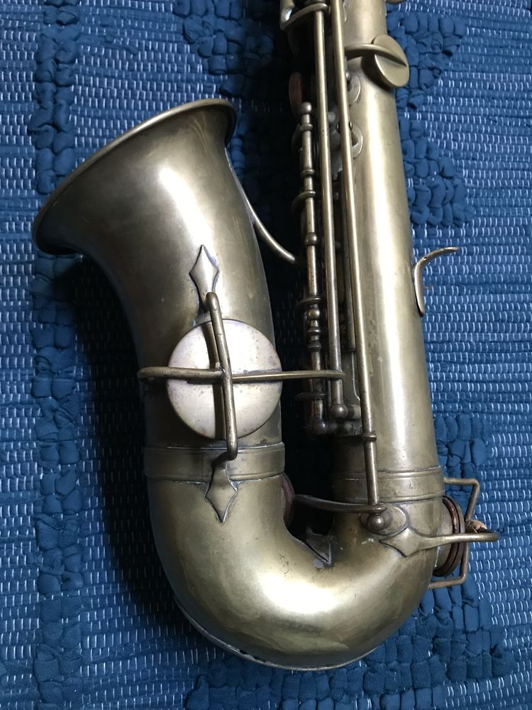 Saxofone Alto Antigo Couesnon