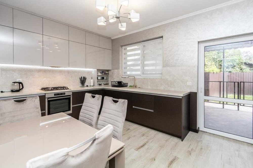 Новий ТОП Особняк з ремонтом Готовий до заїзду, в місті район Велмарт