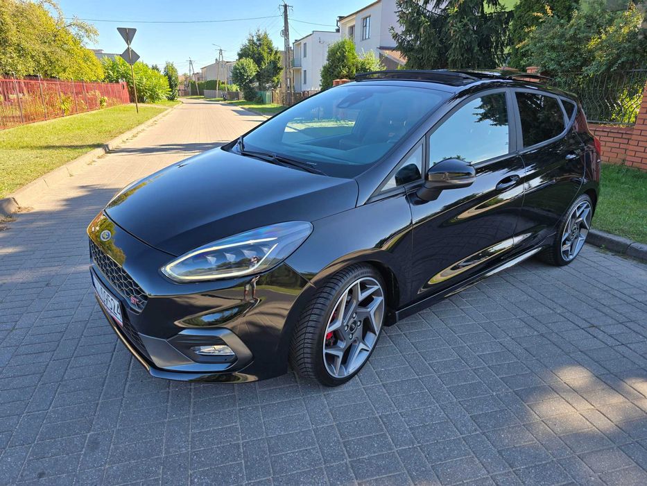Ford fiesta ST MK8 200KM FUL OPCJA Pakiet PERFORMANCE Perfekcyjny Stan