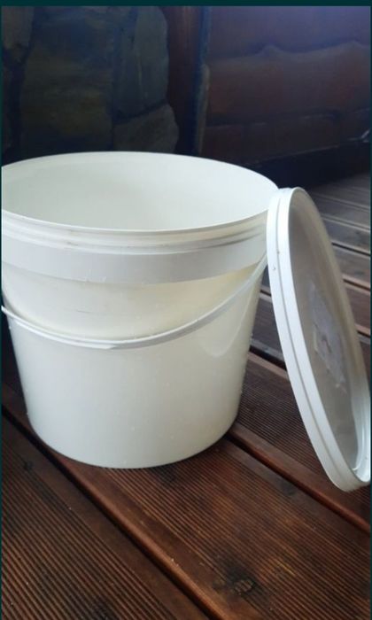 Wiadro 13.5l z przykrywką