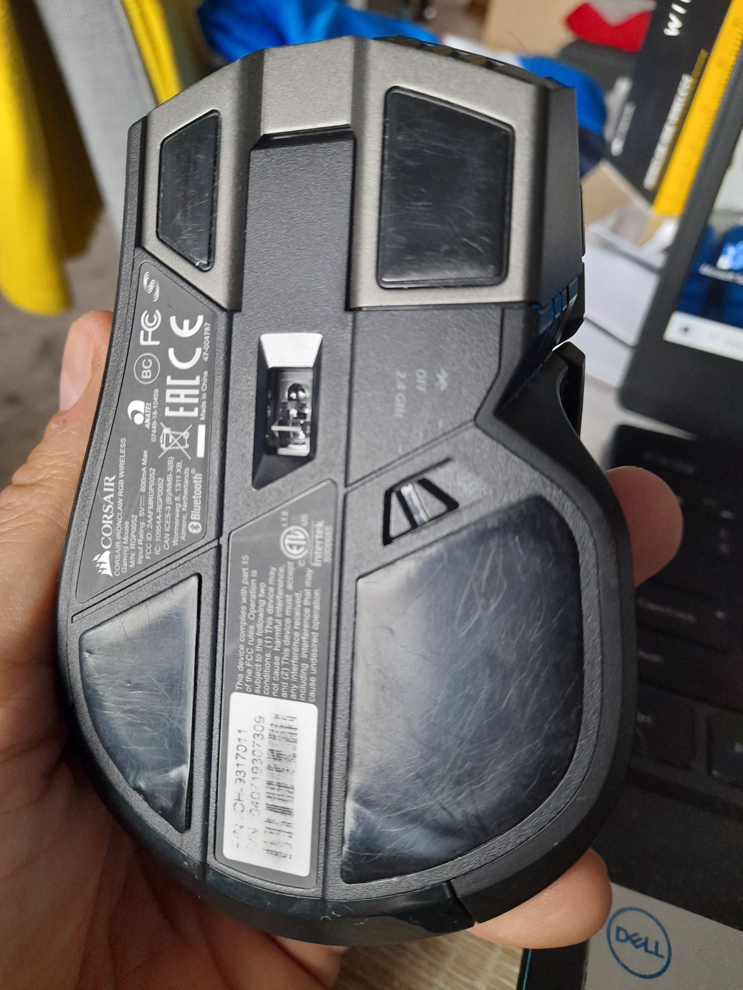 Mysz gamingowa Corsair Ironclaw RGB wireless czarna BT adapter kabel
