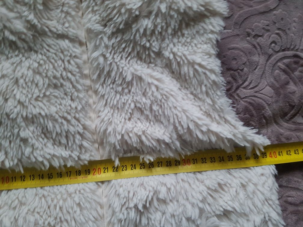 Krótka kamizelka, bezrękawnik z futerka, zapinany H&M 140