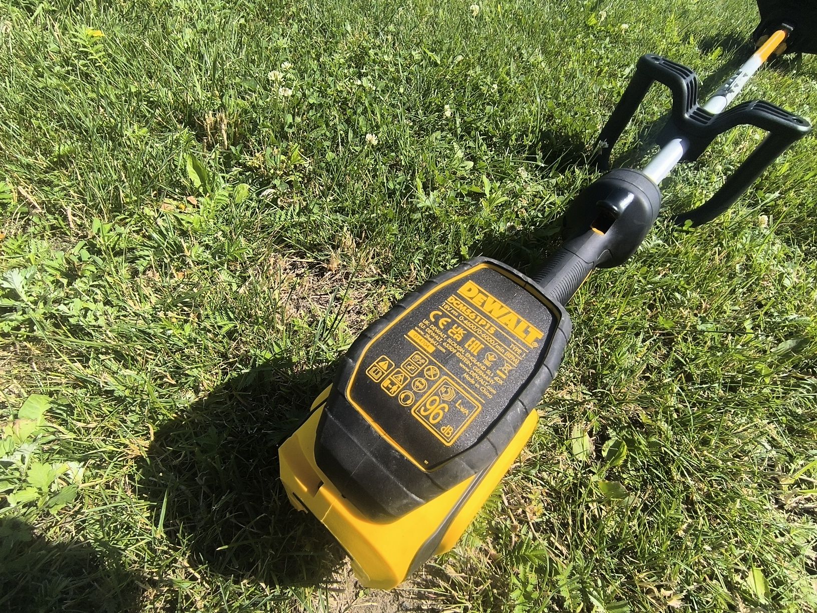 Podkaszarka DEWALT XR Li-Ion DCM561P1S akumulatorowa 18V Body