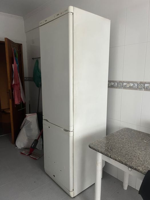 Frigorífico balay 60x60x200