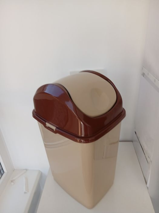 Контейнер для сміття