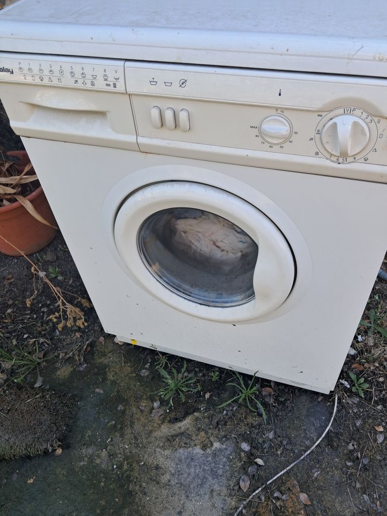 Maquina lavar roupa com avaria
