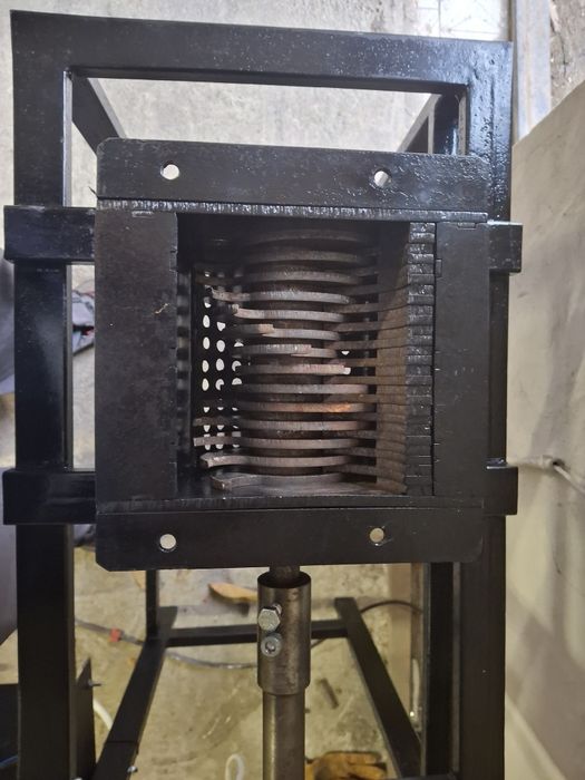 Шредер. Подрібнювач пластика.