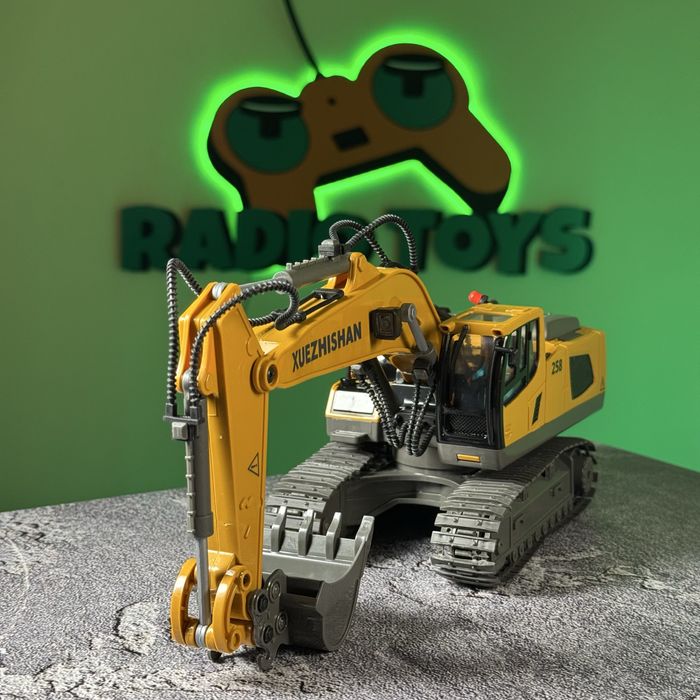 Экскаватор на радиоуправлении DONBAS. Бульдозер на пульте управления