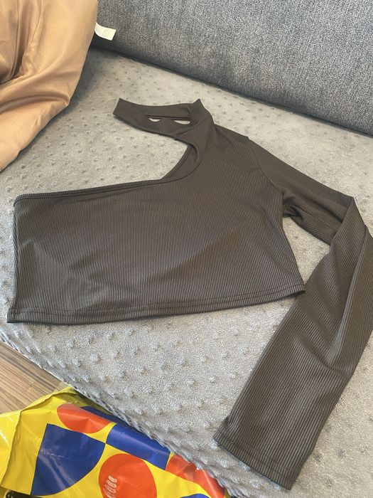 6. Top czarny rozm 36