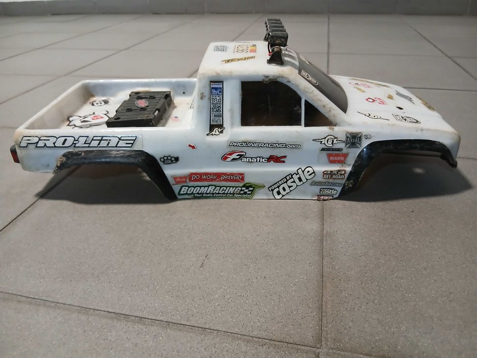 Vendo body rc crawler  com luzes