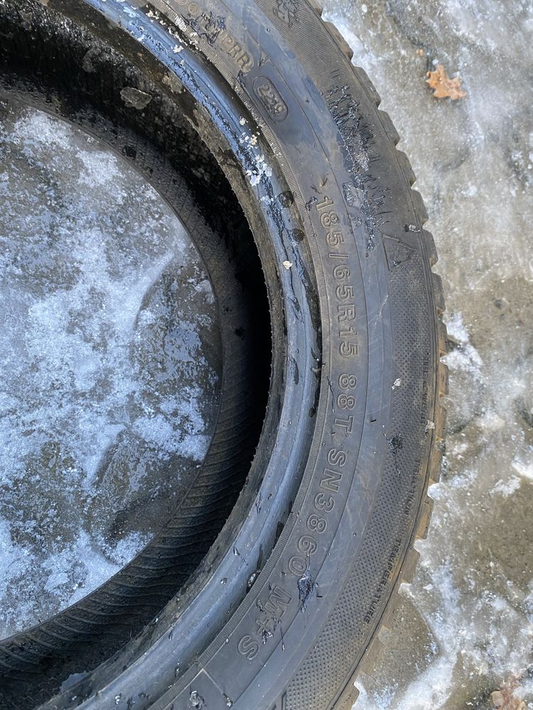 Шини 185/65R15 Sunny WintrerGrip