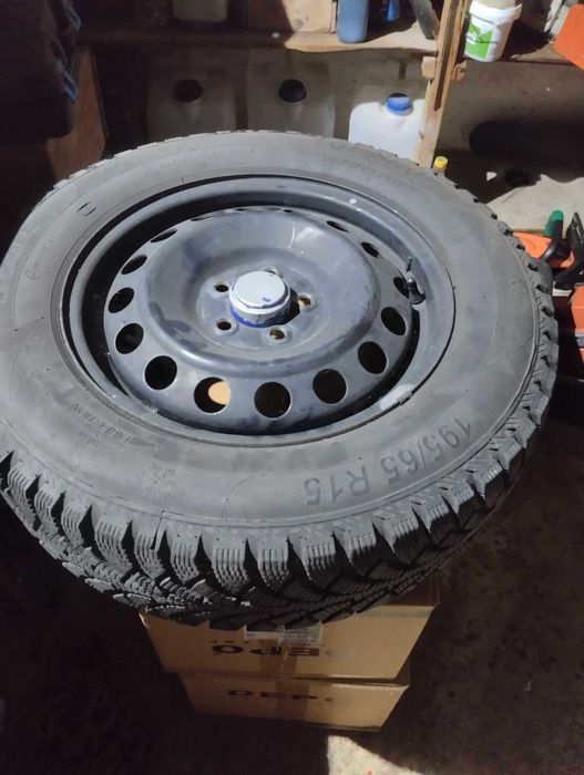 Felgi stalowe z oponami  Toyota Avensis .5x100