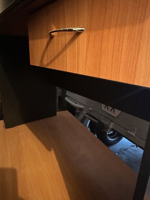 Стіл офісний в доброму стані