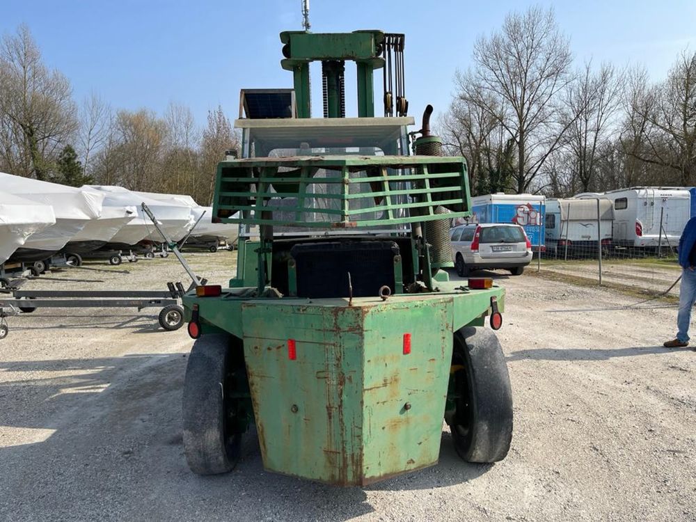 Widlak Clark waga 13500 kg