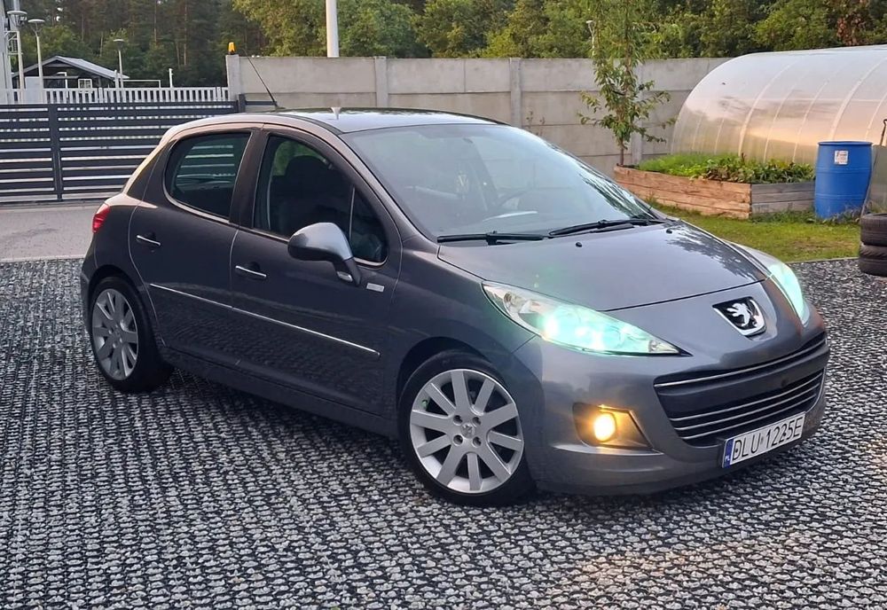 Peugeot 207 Peugeot 207 1.6hdi 90KM panorama xenon alu17
