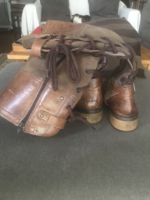 Botas n. 35/36 castanhas em pele
