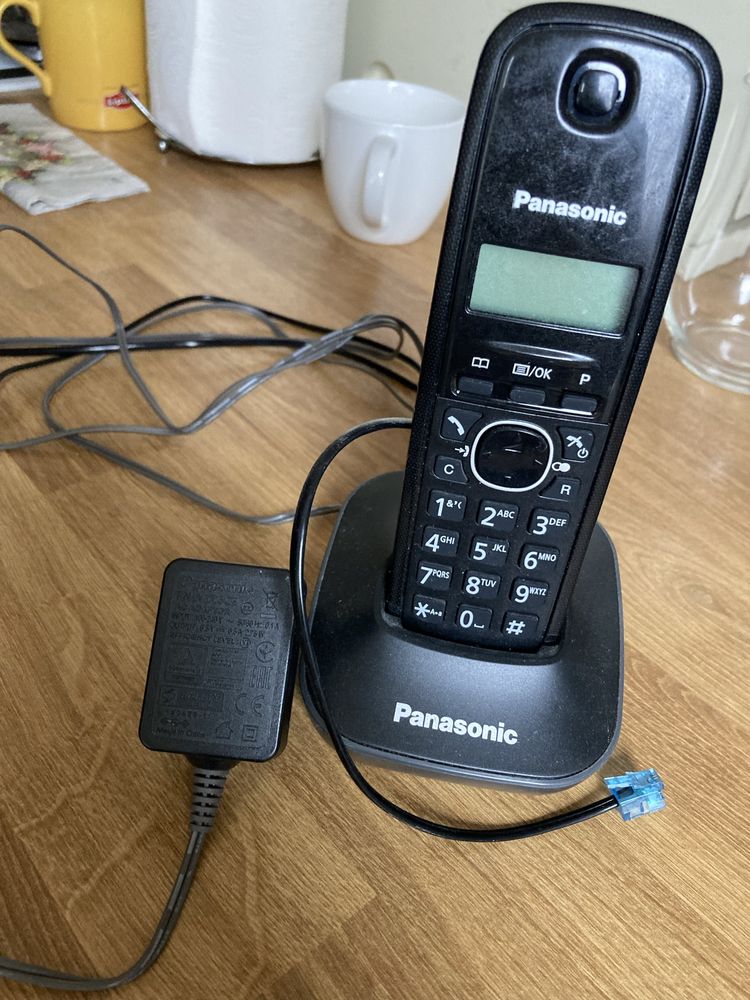 Telefon stacjonarny Panasonic bezprzewodowy działa
