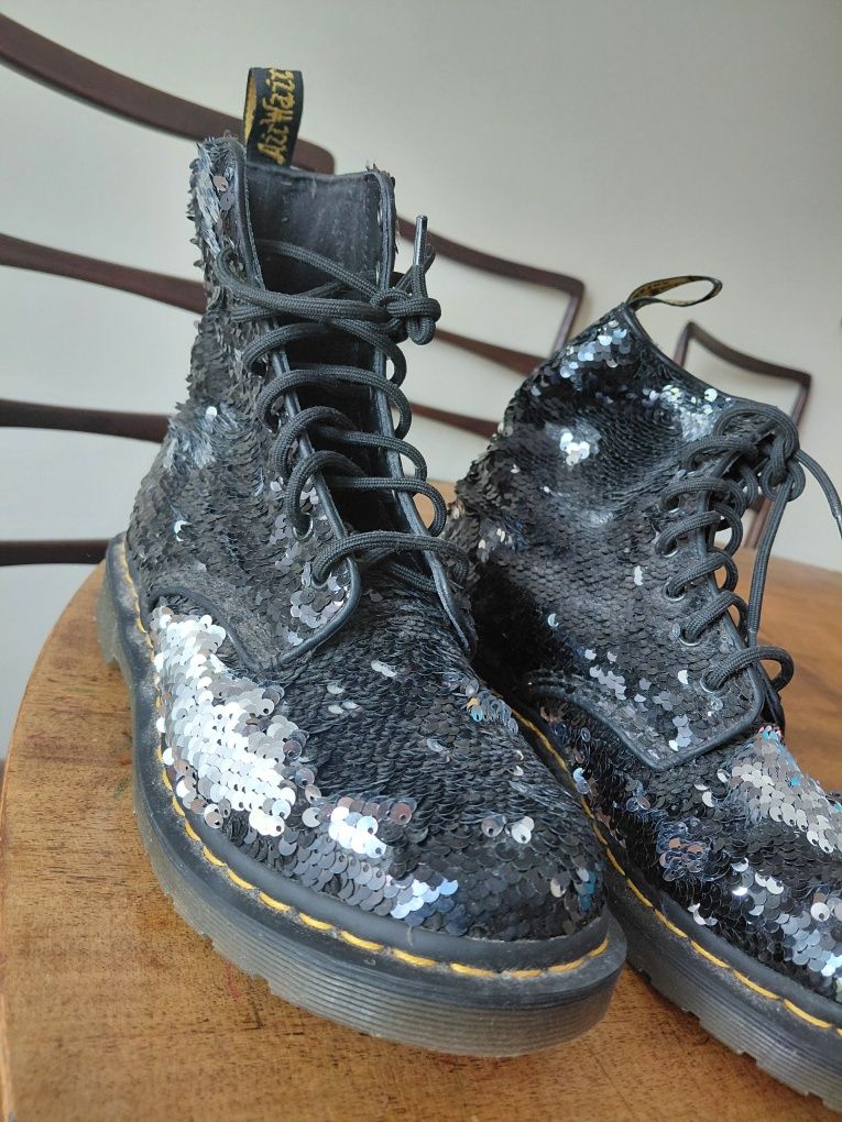 Dr Martens Pascal Reversível Lantejoula Preto Prata