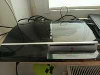 PlayStation 3 z padem i grami