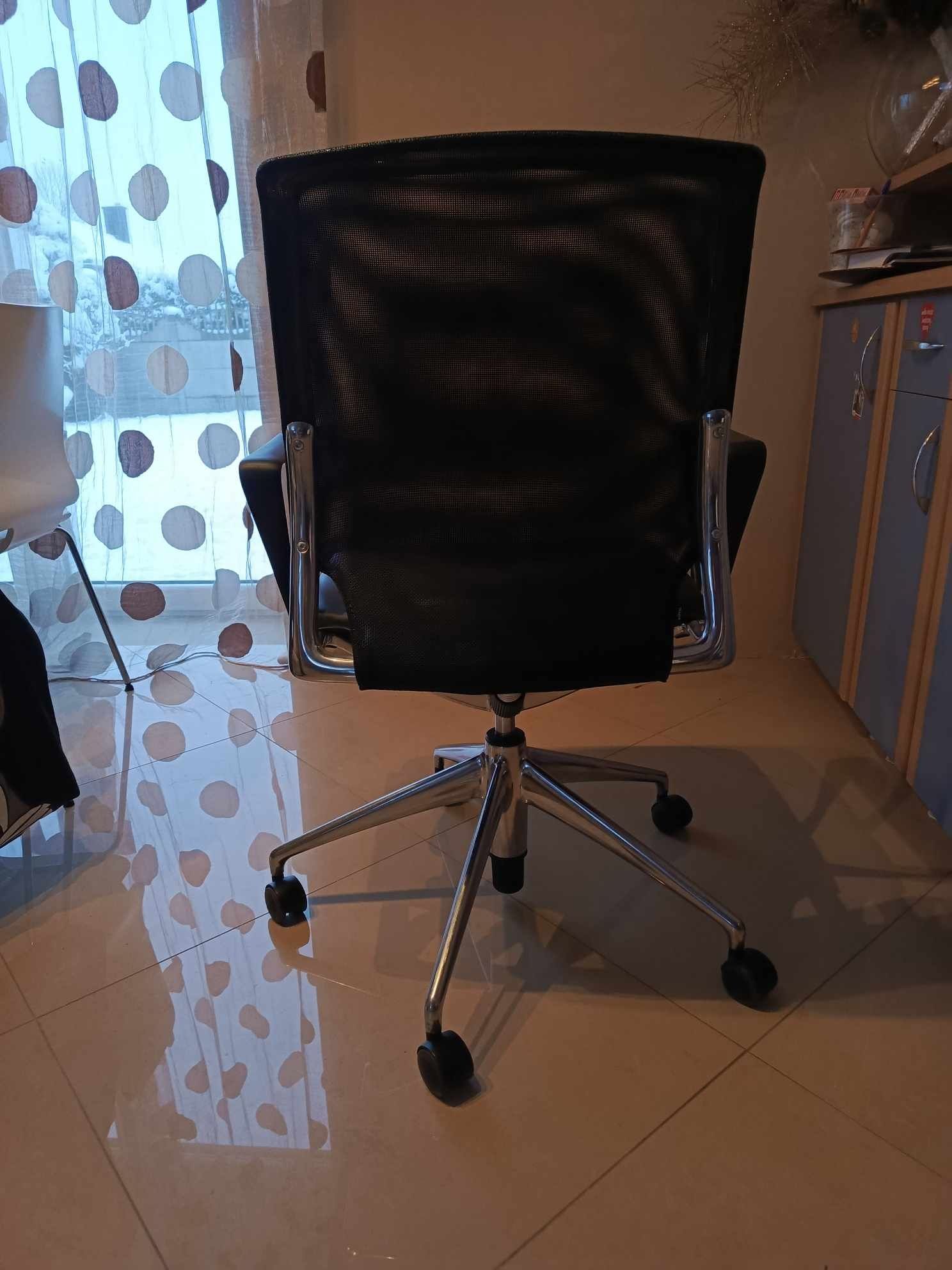 fotel biurowy marki vitra skórzany