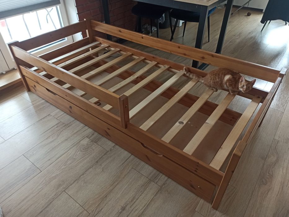 Łóżko sosnowe 90x200