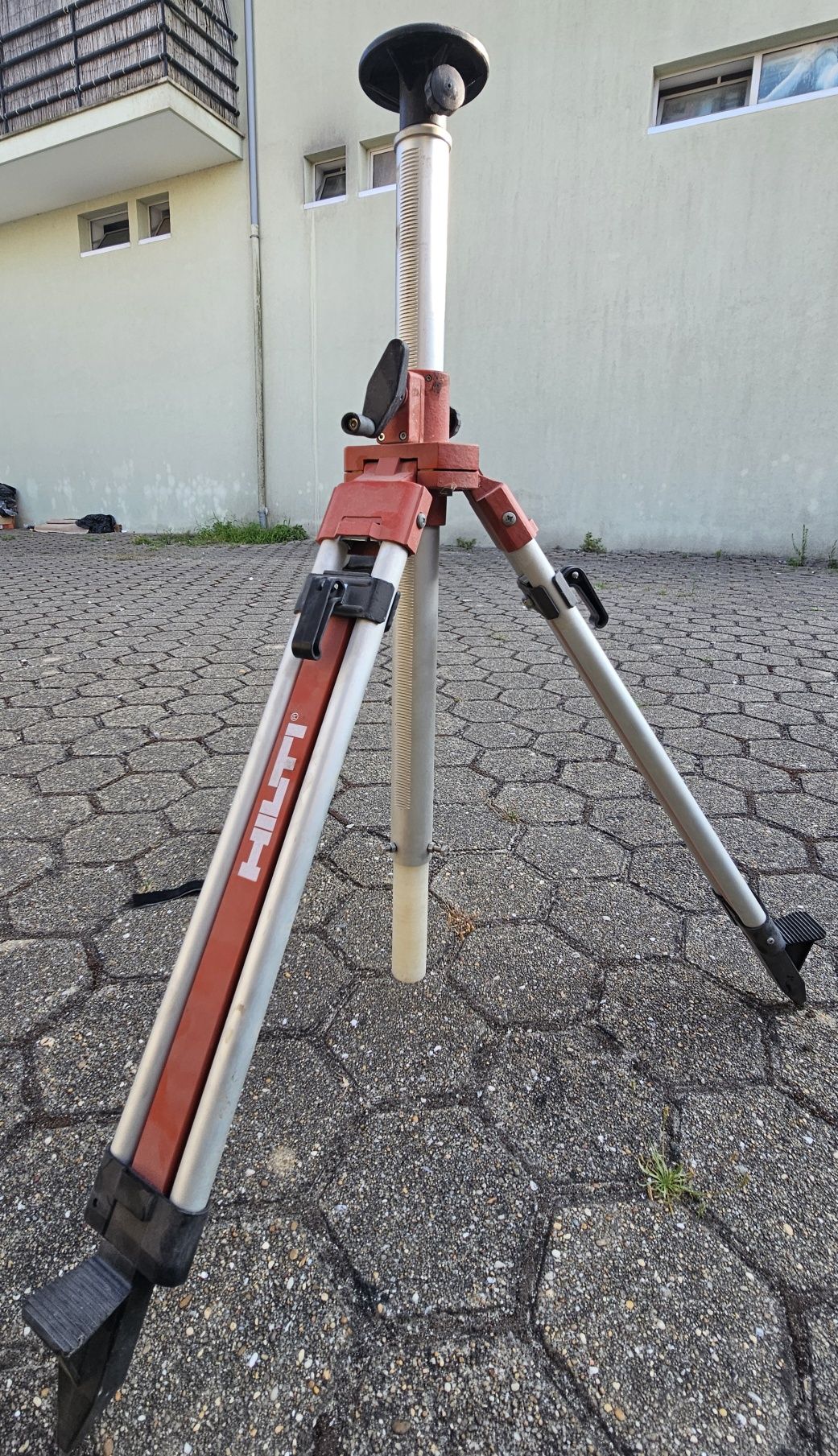 Tripé da Hilti em bom estado