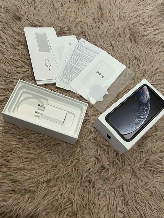 iphone XR + 9 caseów
