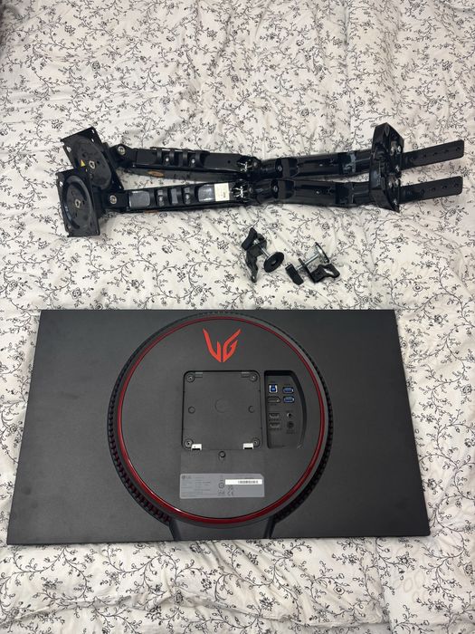 Monitor: LG 27GL850 (27” 144Hz NanoIPS) + Uchwyt: FIBER NOVELTY