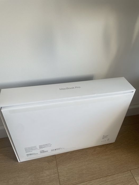 Pudełko od Macbook M4 Pro (silver)