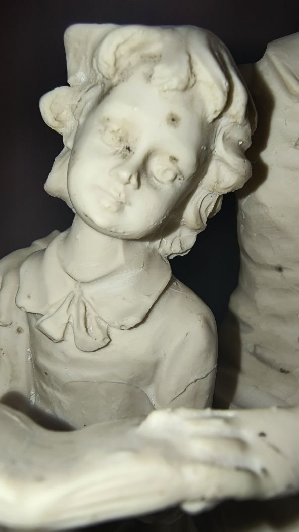 Rzeźba alabastrowa sygnowana